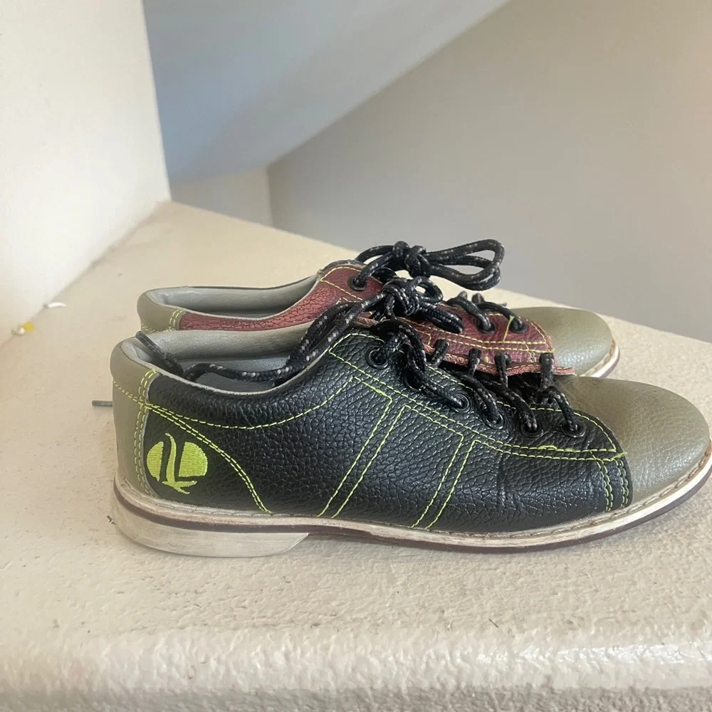 LINDS CRS Bowling Shoes,  Lace Up Red & Black Leather Unisex Size 8 / 39.5